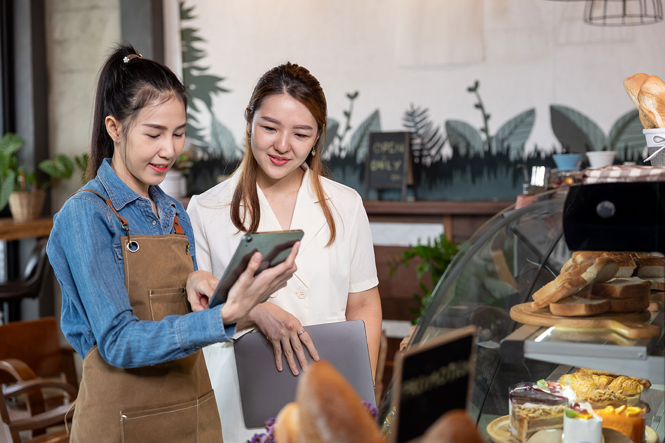 Hawaii small business owners with employee healthcare benefits through HR Hawaii